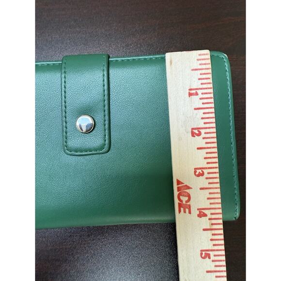Mundi Women's Large Bi-Fold Wallet Color Green NWT - Picture 9 of 10